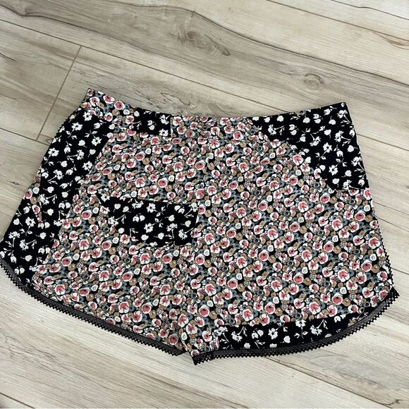 Topshop patchwork Floral & lace short Shorts Size 10 - Picture 5 of 5